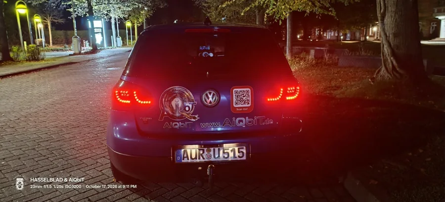 Golf V U-515 rear view at night with AiQbiT livery